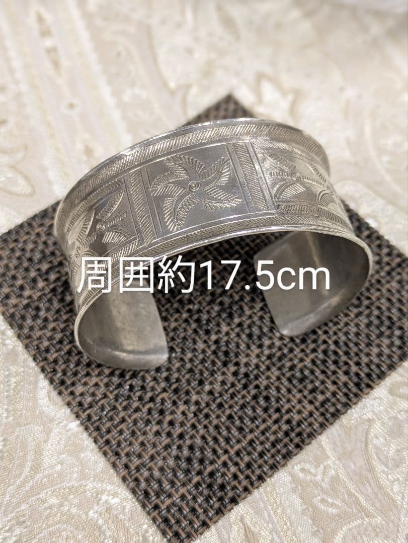 タイ　カレン族シルバー　バングル ●写真訂正　重さの写真再度ご確認、最後まで。