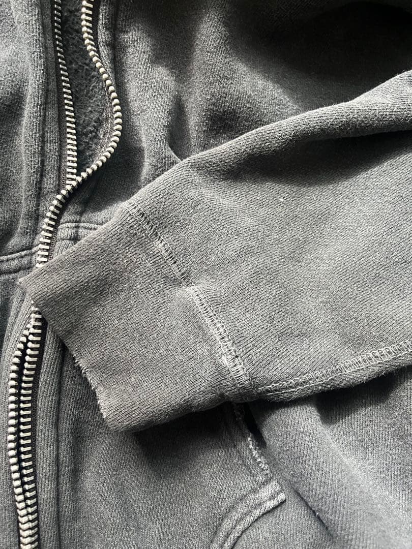 シシクイ　百々千晴　ZIPパーカー　黒　レミレリーフ　ロンハーマン