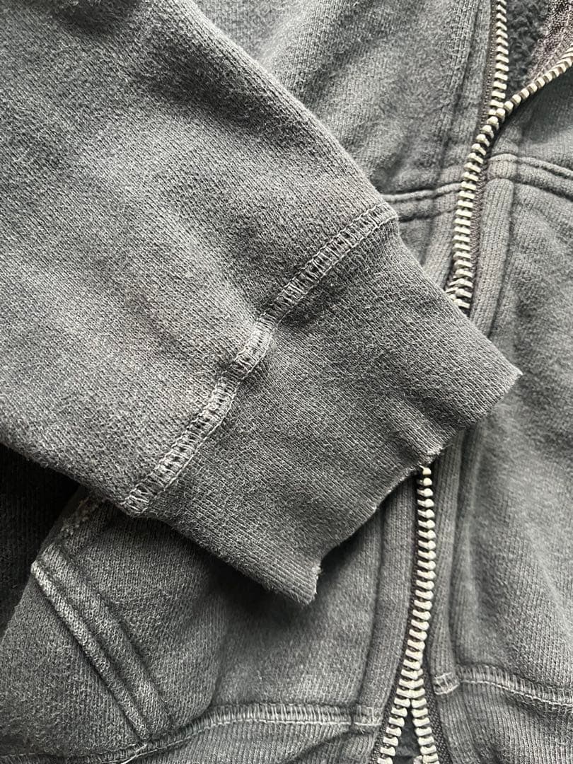 シシクイ　百々千晴　ZIPパーカー　黒　レミレリーフ　ロンハーマン