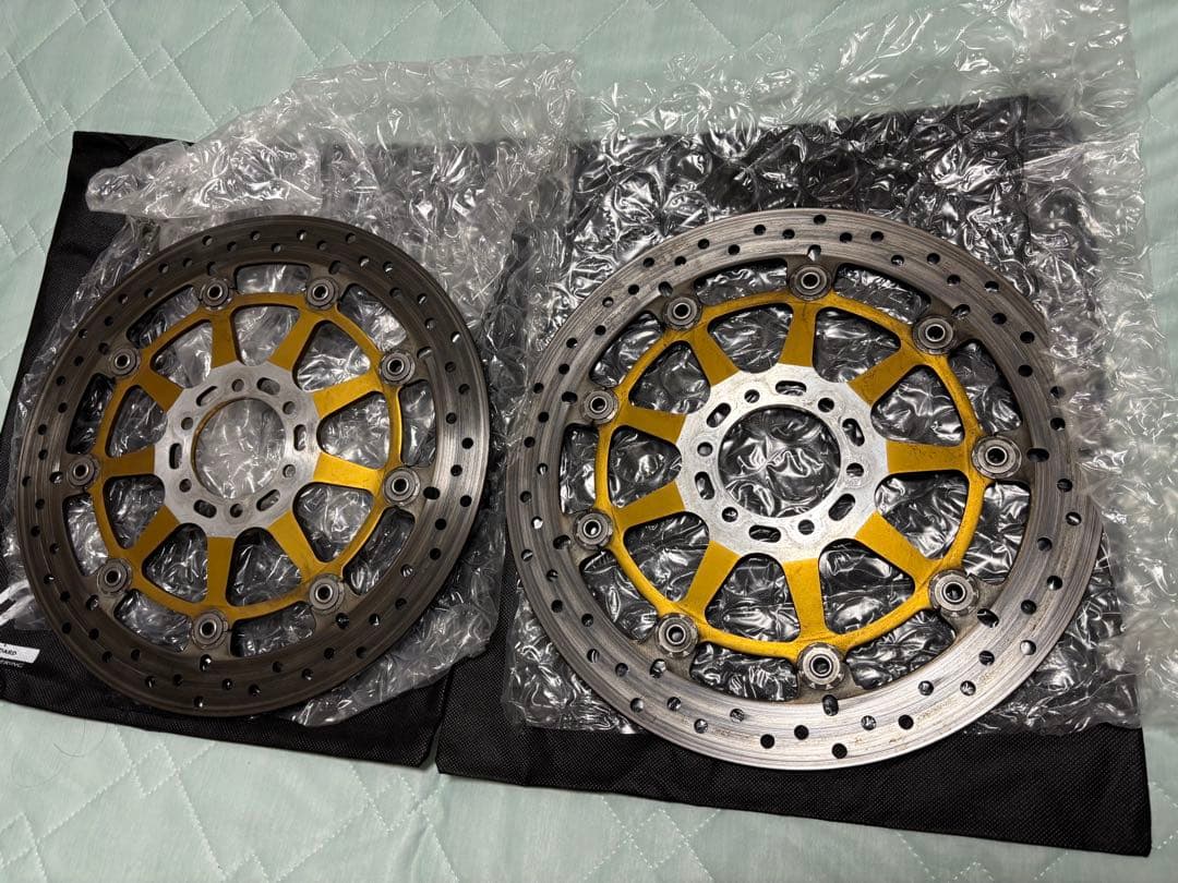 320mm ブレーキディスク 2枚　ブレンボ　ヤマハorドカティに使用可能