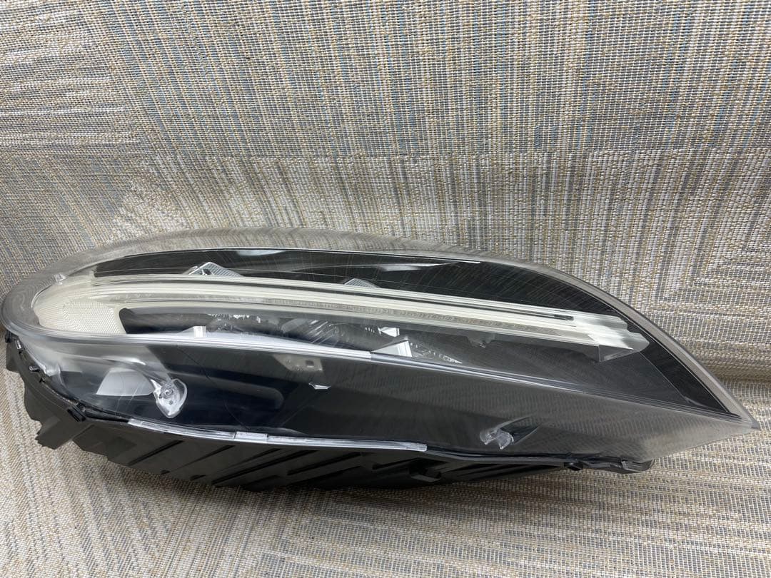 VOLVO ボルボ V40 MB系後期 右側ライト LED 31420446