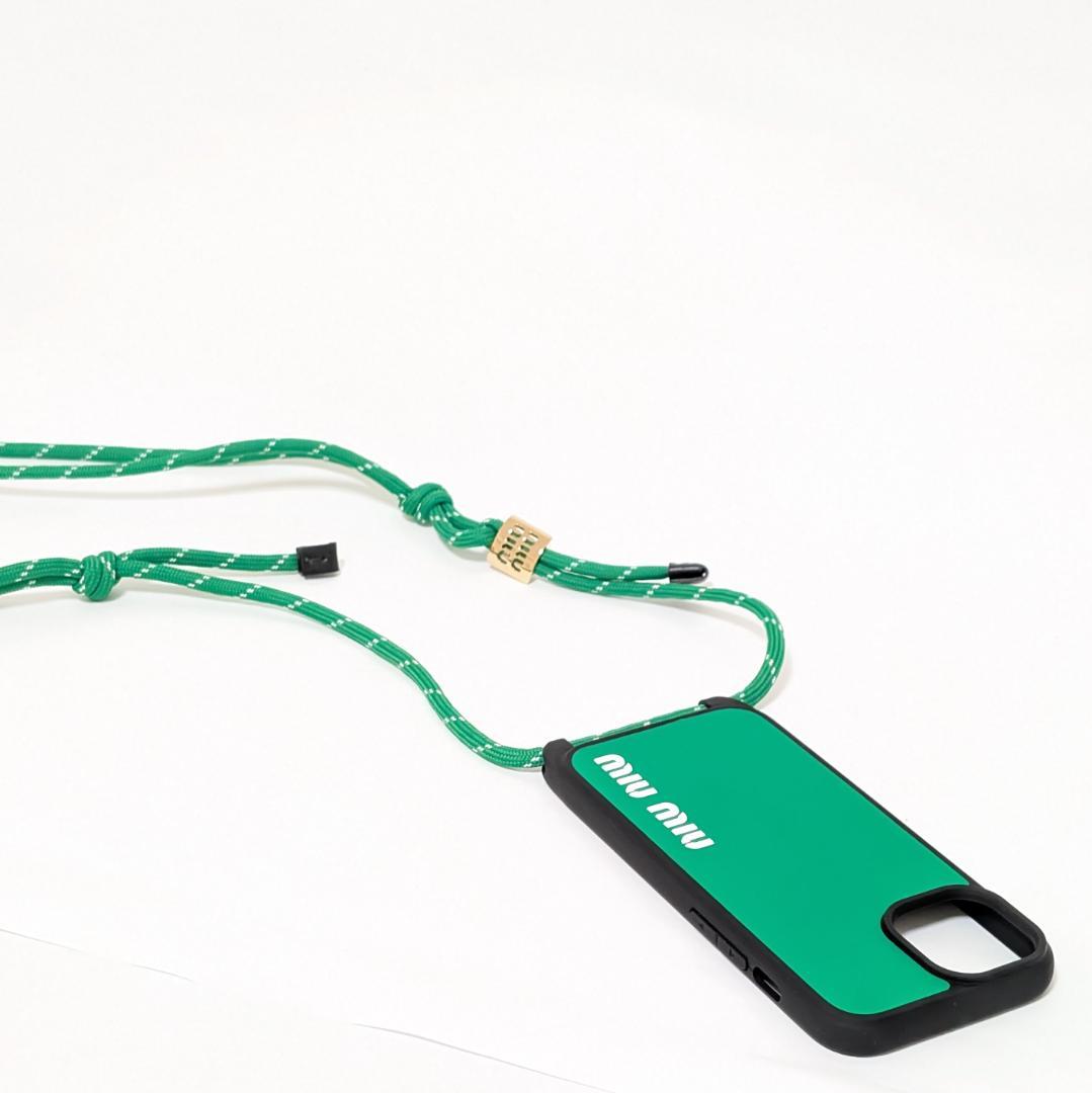 【日本未入荷】MIU MIU iPhone15 スマホケース グリーン