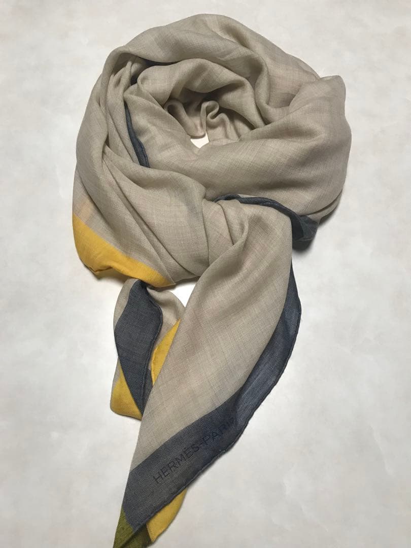 HERMES カシミヤストール　正方形ベージュ紺黄　　超大判