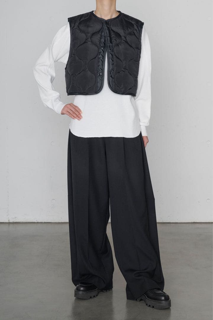 ジャケット・アウター HYKE QUILTED CROPPED VEST BLACK