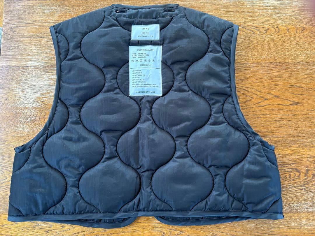 ジャケット・アウター HYKE QUILTED CROPPED VEST BLACK