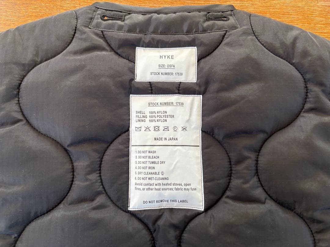 ジャケット・アウター HYKE QUILTED CROPPED VEST BLACK
