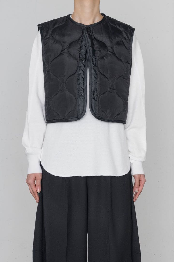 ジャケット・アウター HYKE QUILTED CROPPED VEST BLACK