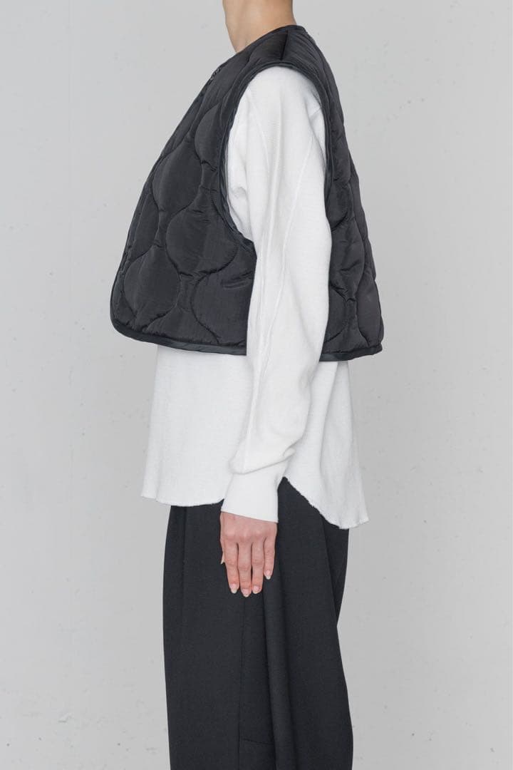 ジャケット・アウター HYKE QUILTED CROPPED VEST BLACK