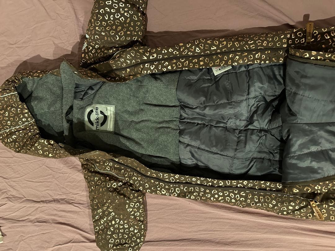 子ども用レオパード柄スキーウェア