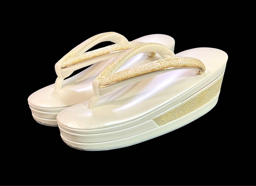 京都発　錦匠　龍村　本革張製草履　切込芯　葡萄唐草文錦　Ｍ寸⭐️【日本製/新品】⭐️