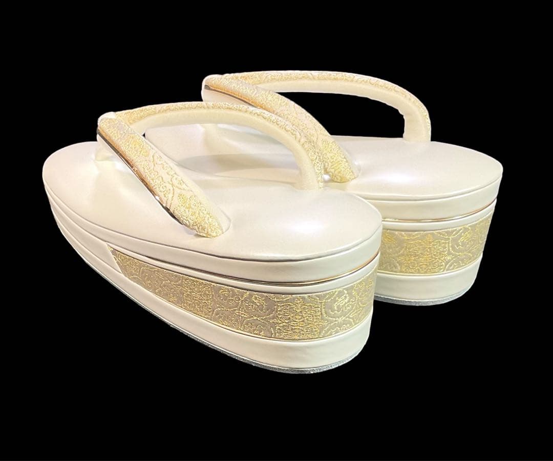 京都発　錦匠　龍村　本革張製草履　切込芯　葡萄唐草文錦　Ｍ寸⭐️【日本製/新品】⭐️