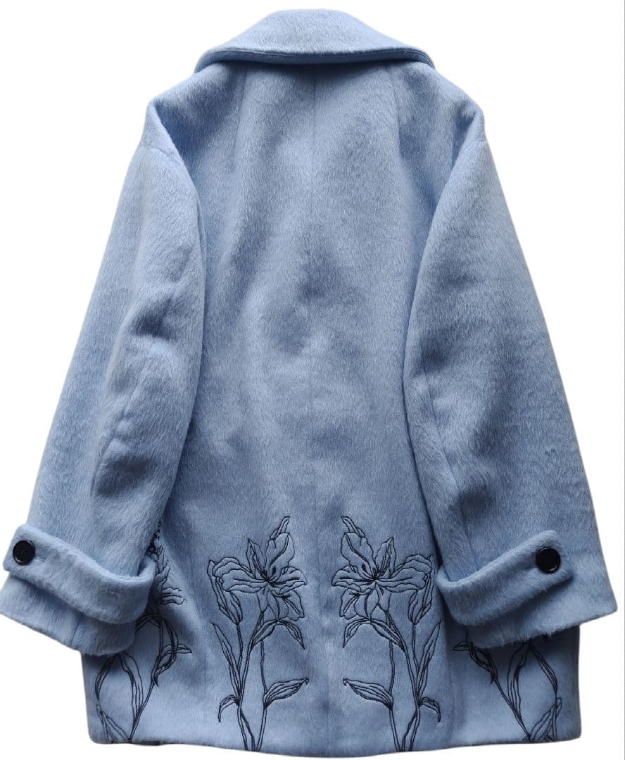 美品　LILY BROWN エンブロイダリーコクーンコート ブルー　2025年