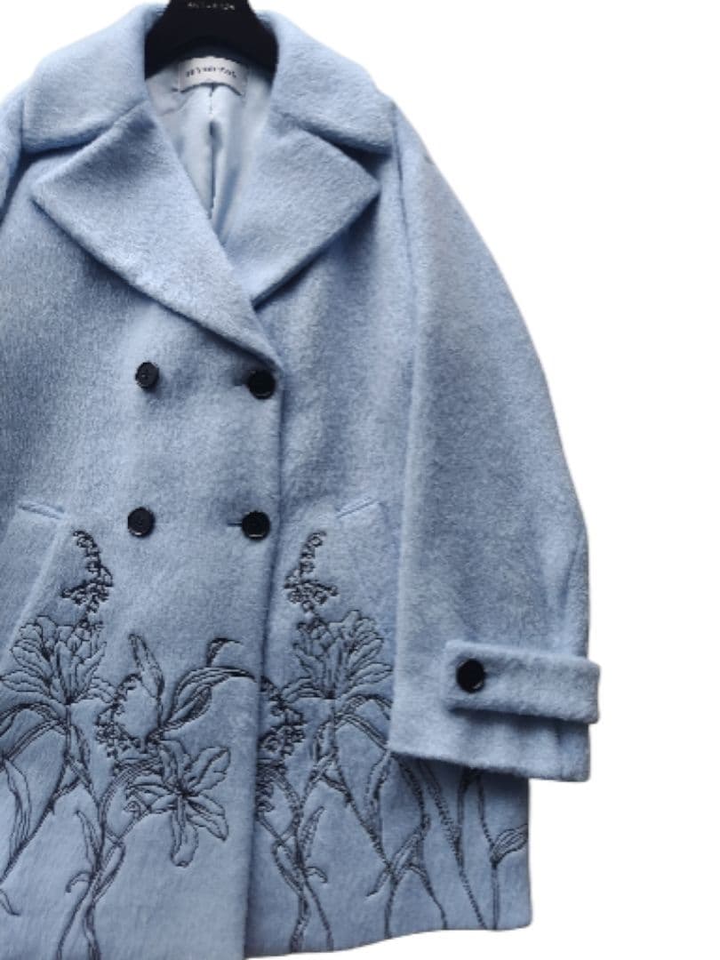 美品　LILY BROWN エンブロイダリーコクーンコート ブルー　2025年