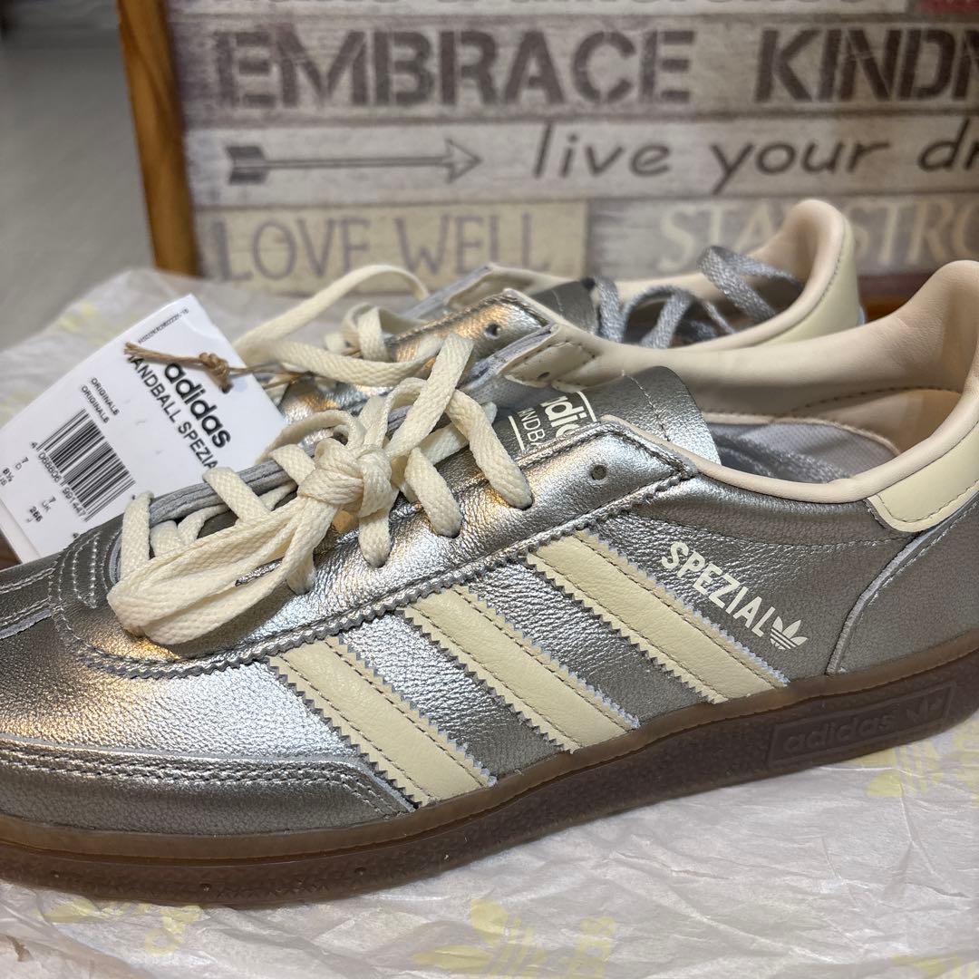 新品アディダスadidas Handball Spezial シルバー25.5㎝