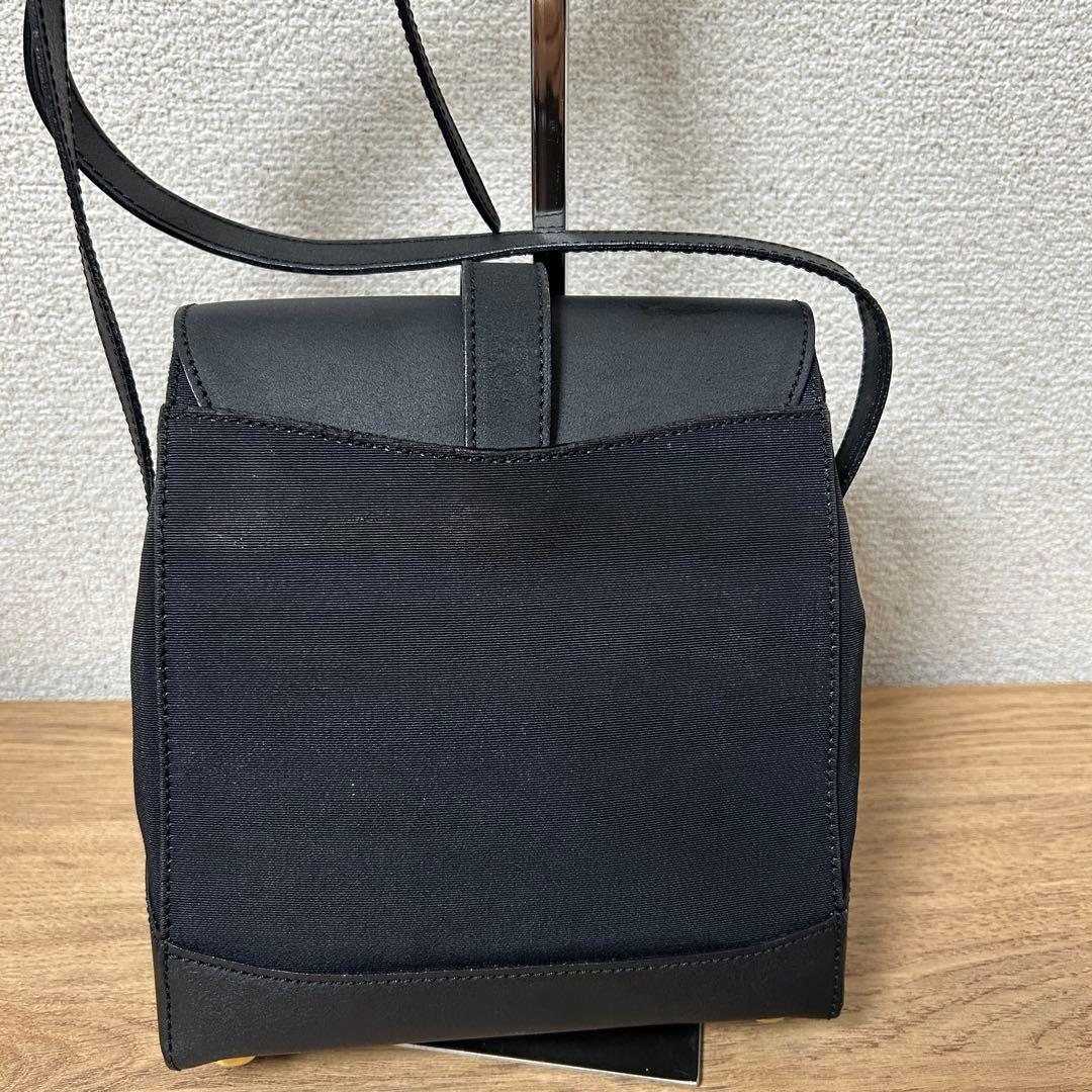 セリーヌ ショルダーバッグ クロスボディ 斜めがけ 黒
