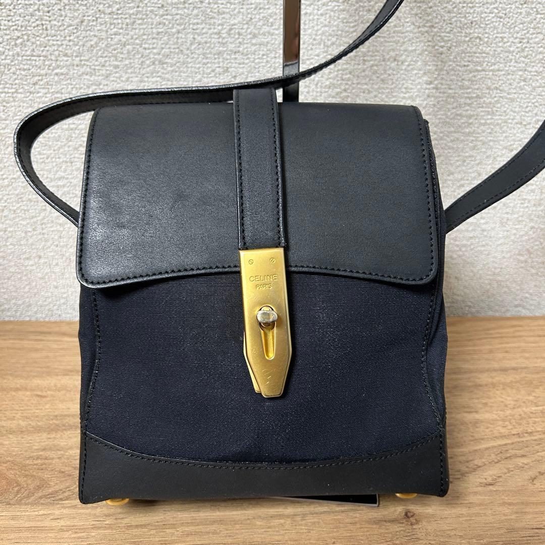 セリーヌ ショルダーバッグ クロスボディ 斜めがけ 黒