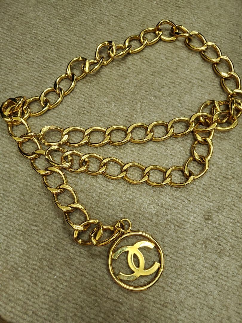 ★l★CHANEL ゴールドチェーンベルト ロゴチャーム付き