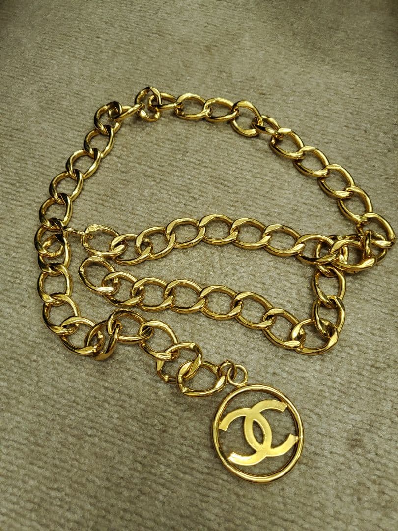★l★CHANEL ゴールドチェーンベルト ロゴチャーム付き