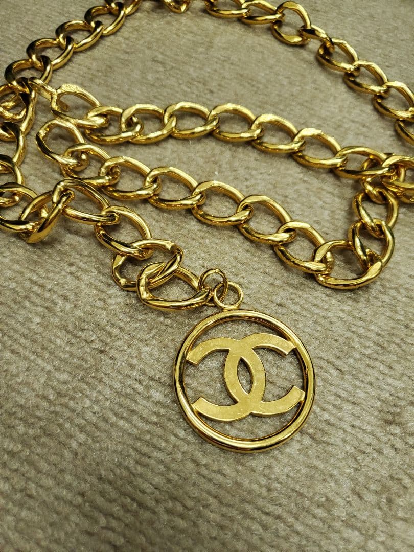 ★l★CHANEL ゴールドチェーンベルト ロゴチャーム付き