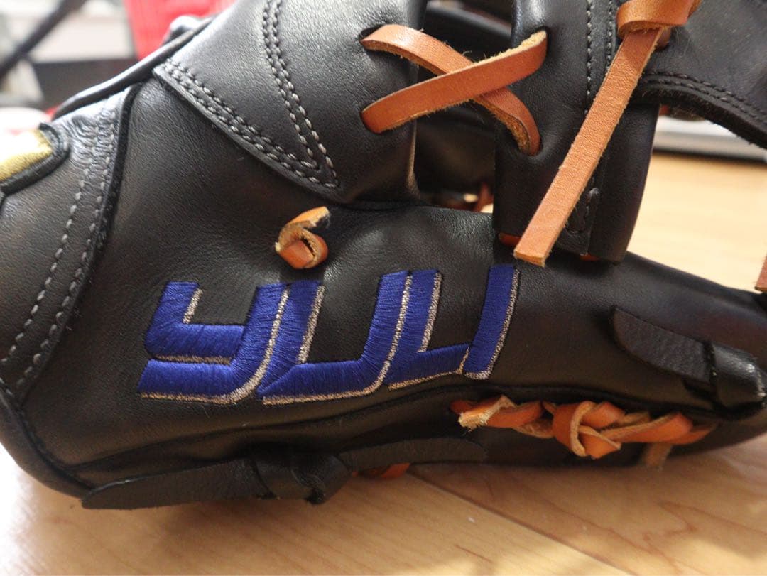 ユリ・グリエル　実使用グローブ