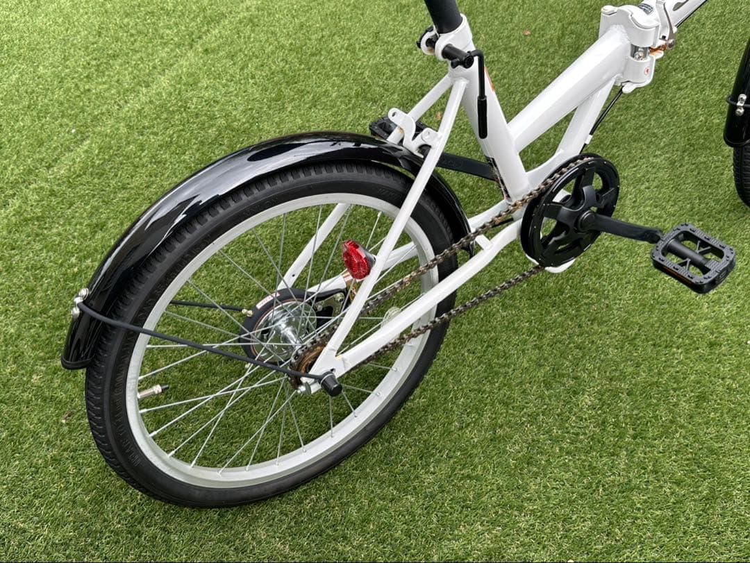 2025年　新品同様　折り畳み自転車　白　ホワイト　綺麗　美品　車載可能　大阪