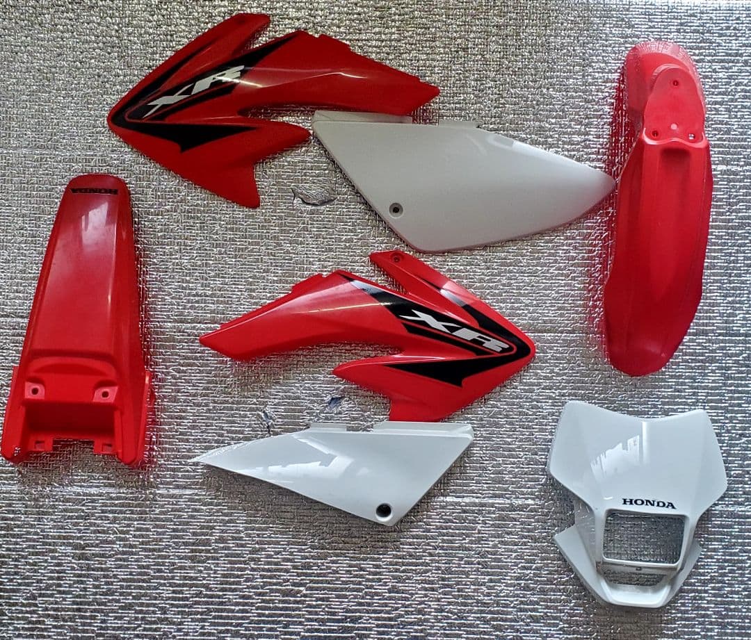 ホンダ　XR100モタード　外装