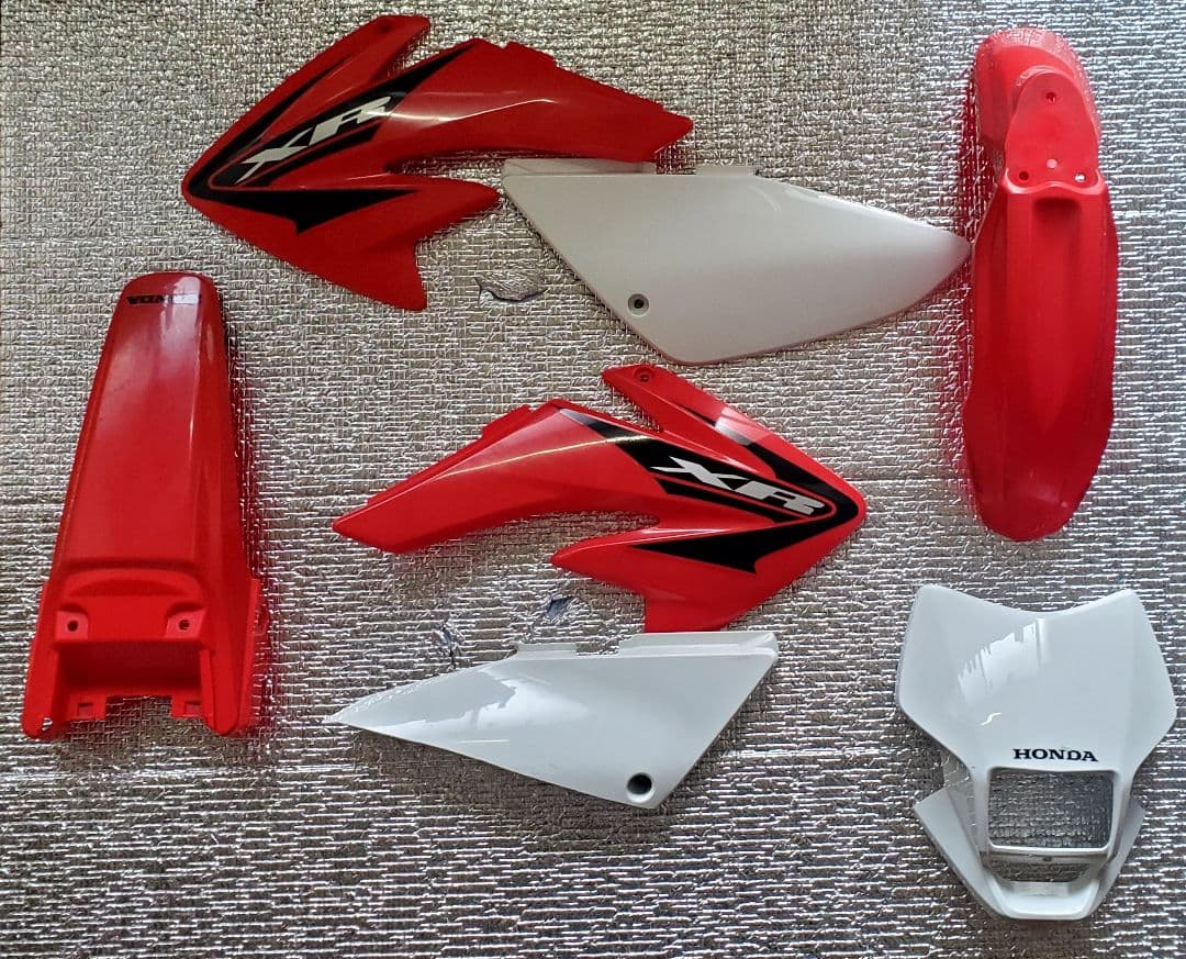 ホンダ　XR100モタード　外装