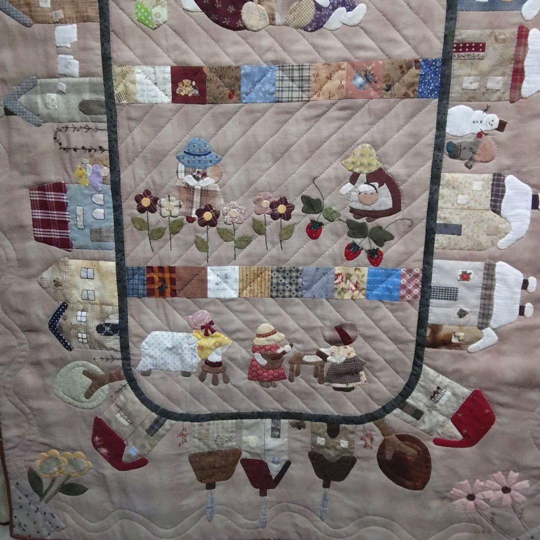 ハンドメイド　パッチワークタペストリー