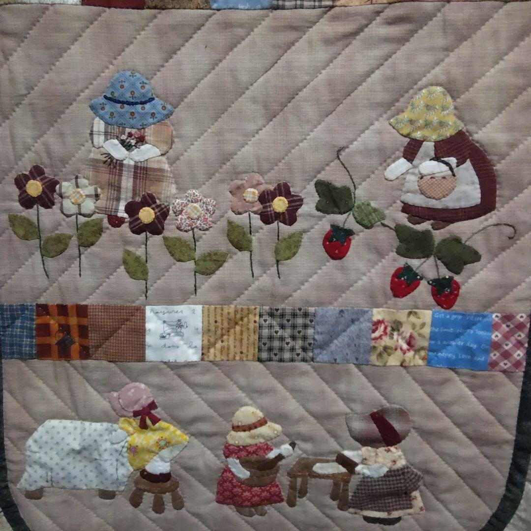 ハンドメイド　パッチワークタペストリー