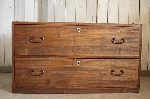 味のある木製の引き出し2段　チェスト　桐箪笥