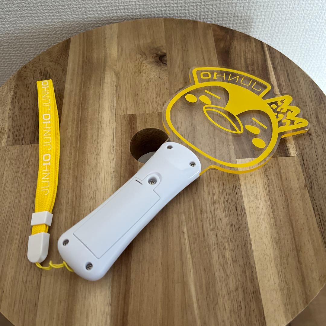 2PM JUNHO ジュノ　ペンライト イエロー ペンペン　皇帝ペンペン