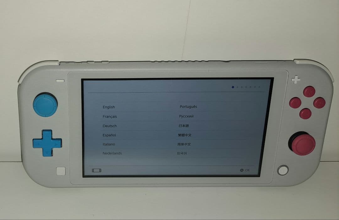 美品 Nintendo Switchライト本体 ポケモン ザシアン・ザマゼンタ