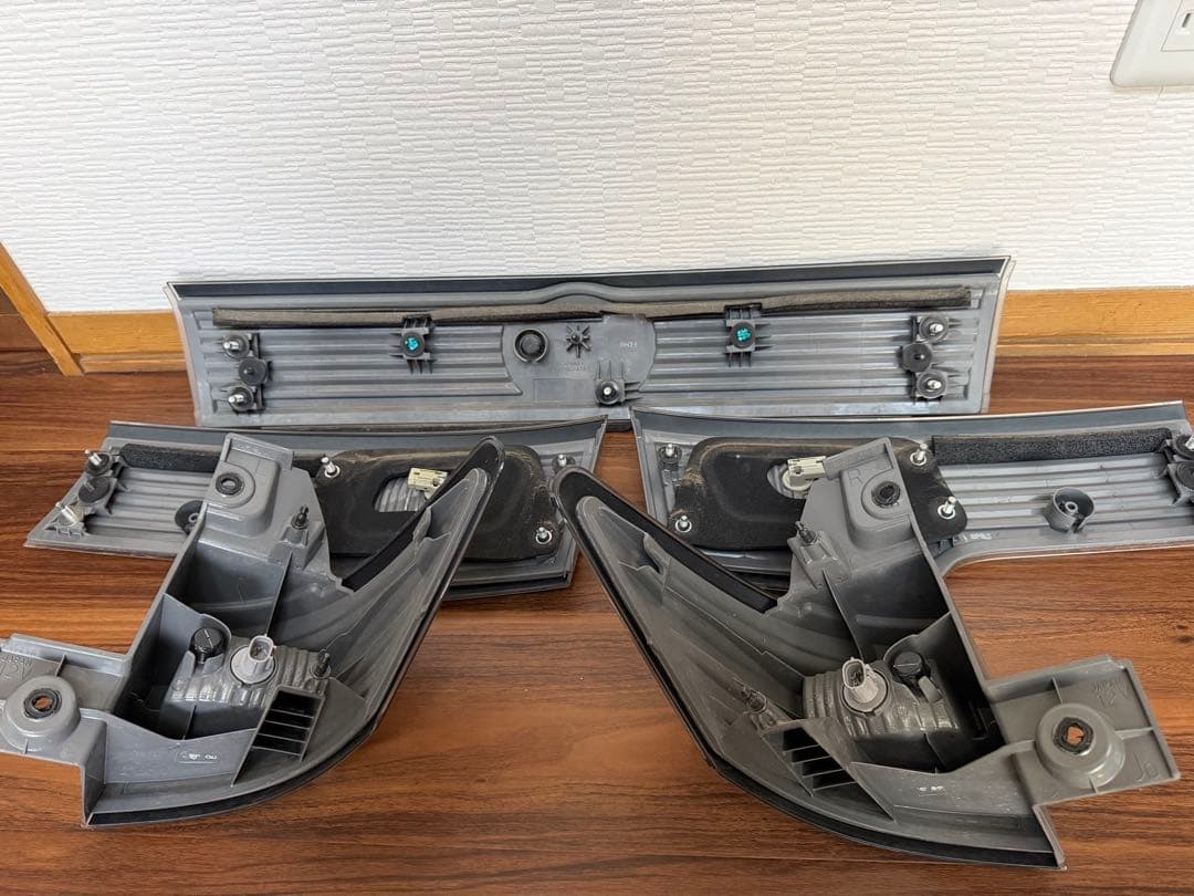 e52テールライト エルグランド 後期　アッパーテール