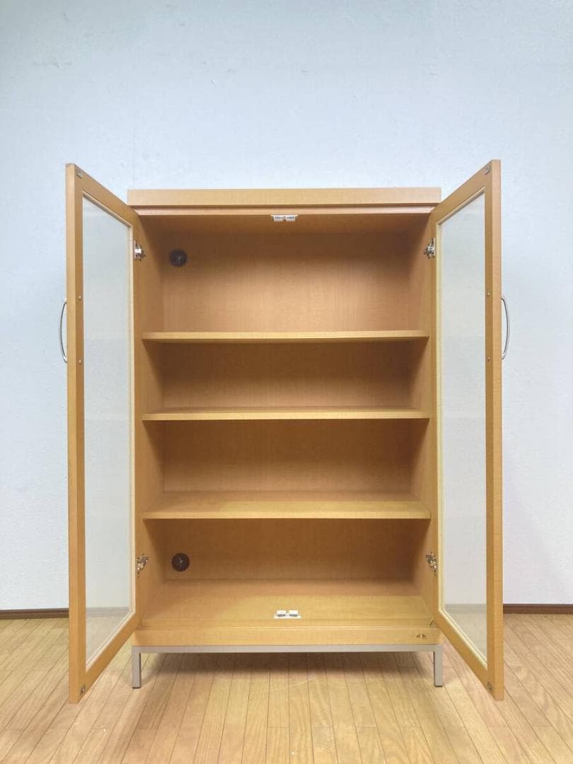 脚付き ガラス扉 キャビネット 茶 ライトブラウン 棚 収納棚 サイドボード