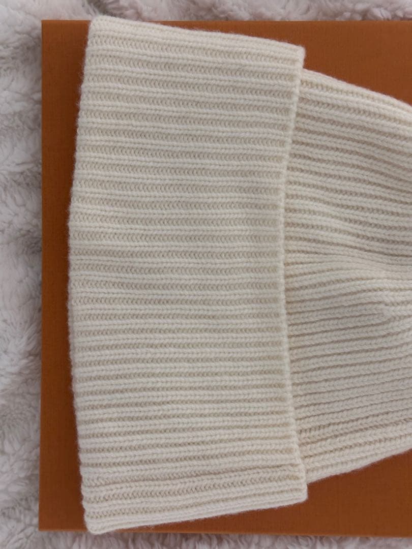 ルイヴィトン　ビーニー　ニット帽　ロゴ刺繍　アイボリー