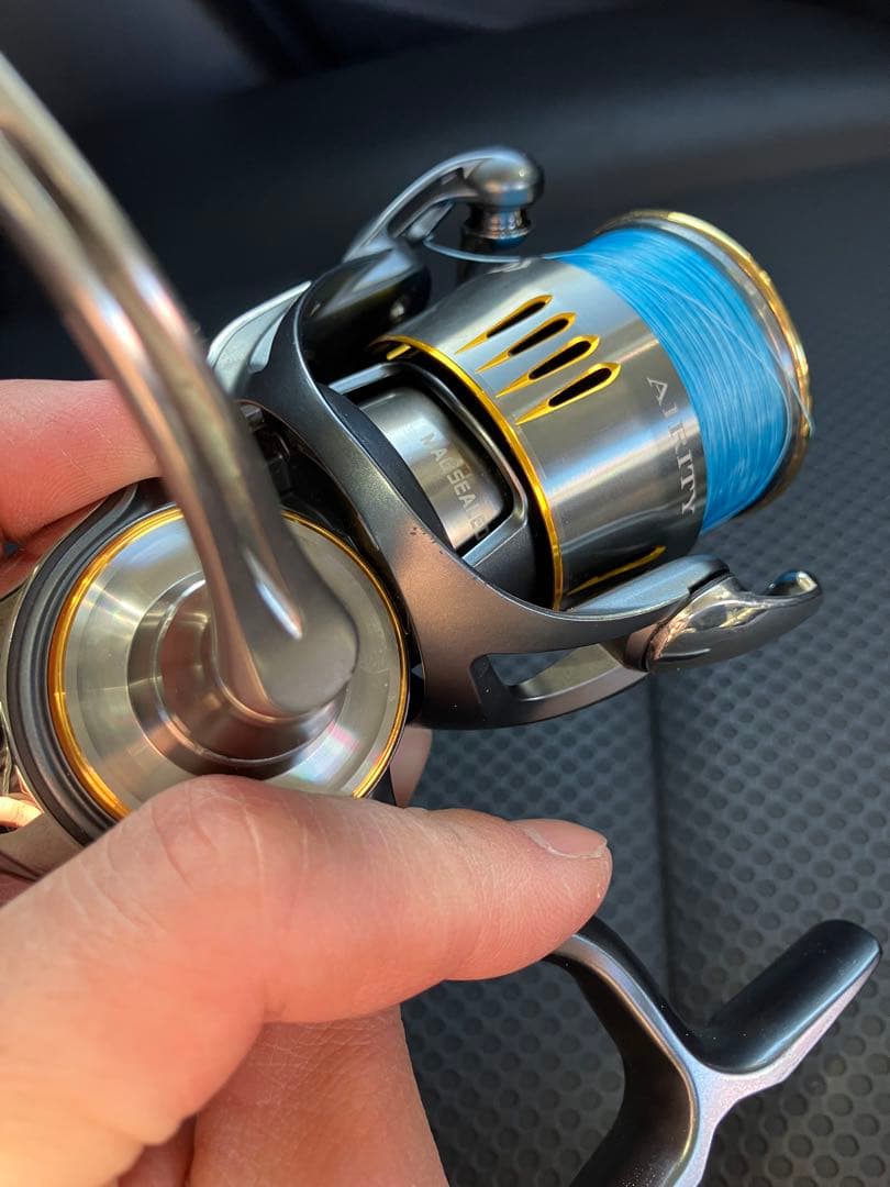 ダイワ　AIRITY スピニングリール コルクハンドル PC LT2500-H