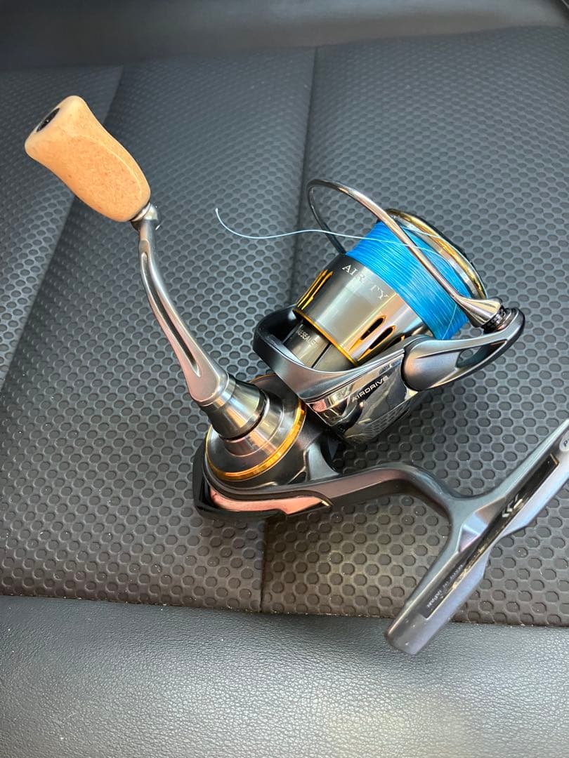 ダイワ　AIRITY スピニングリール コルクハンドル PC LT2500-H