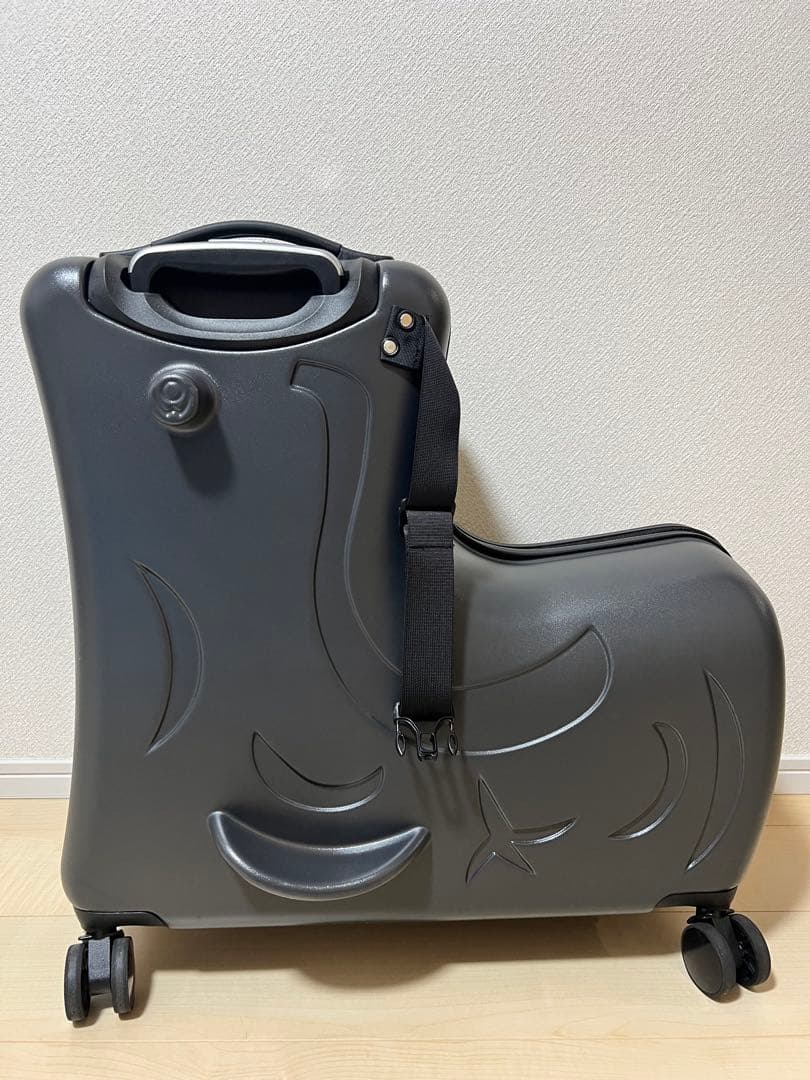 子供が乗れるキャリーケース