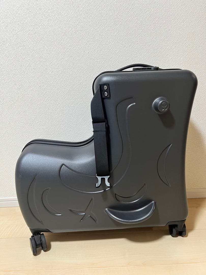 子供が乗れるキャリーケース