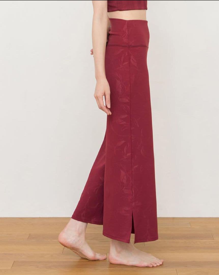 【SUKALA】新品未使用 エンボスリーフ ワイドパンツ 　L LAVA