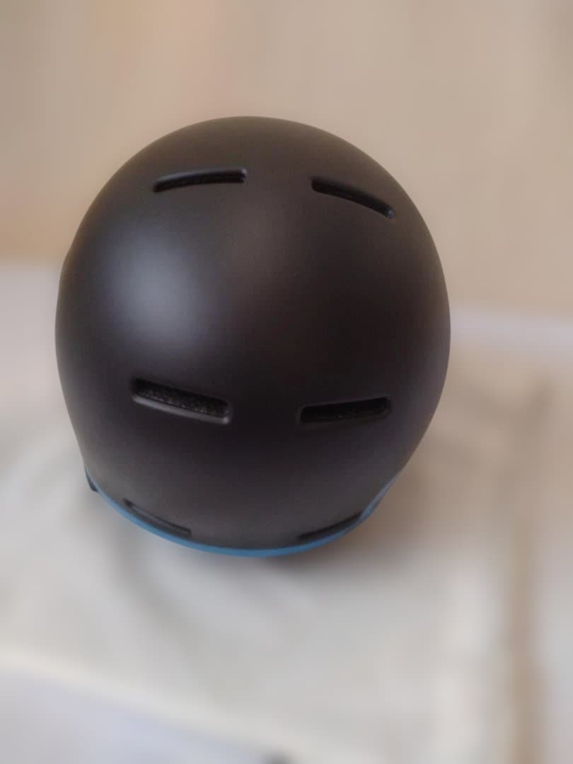 Salomon バイザー付きヘルメット ブラック