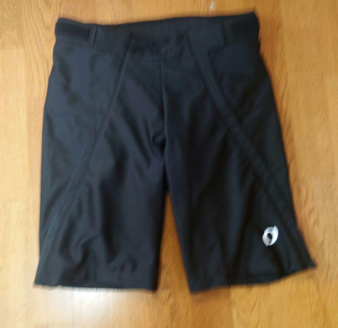 ハーブパンツ Ｌ新品タグ付き ONYONE オンヨネ　レーシングスキー