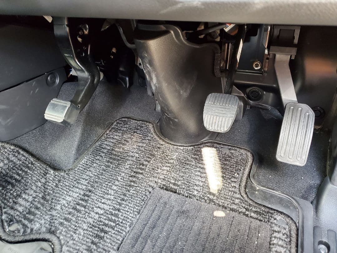 ま*る様 黒赤刻印■日産NISSAN NV350キャラバン アルミペダル