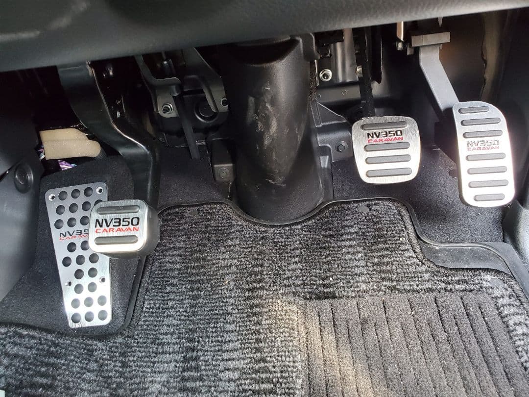 ま*る様 黒赤刻印■日産NISSAN NV350キャラバン アルミペダル