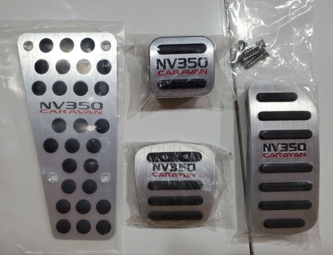 ま*る様 黒赤刻印■日産NISSAN NV350キャラバン アルミペダル