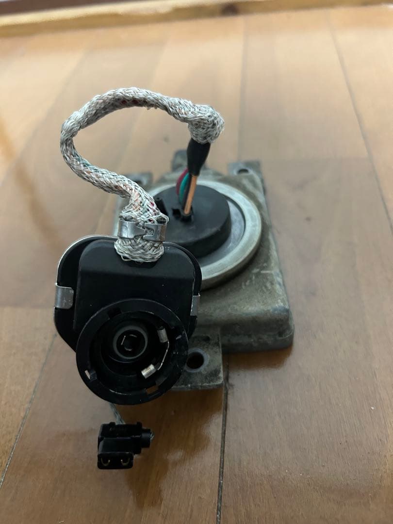 いすゞ純正ヘッドライトバラスト