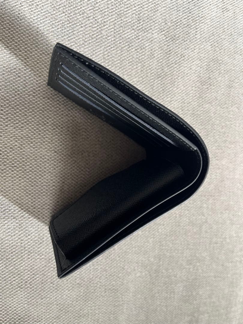 男性用ブラック 二つ折り財布