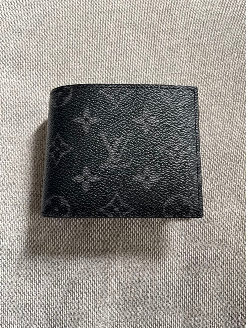 男性用ブラック 二つ折り財布