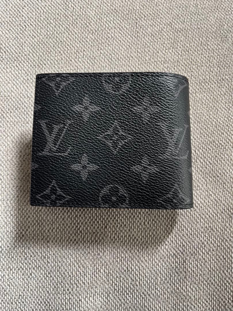 男性用ブラック 二つ折り財布