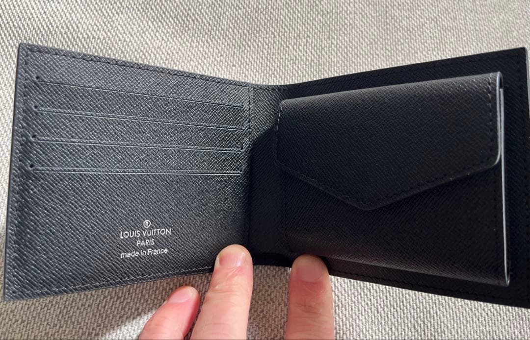 男性用ブラック 二つ折り財布